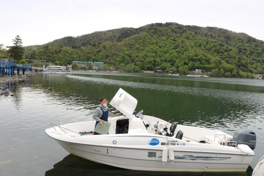 中禅寺湖モーターボート
